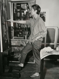 Danièle Perré dans son atelier, 1959. Première exposition particulière.